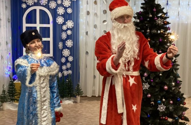 Продолжает свое путешествие по Соликамску Полицейский Дед Мороз